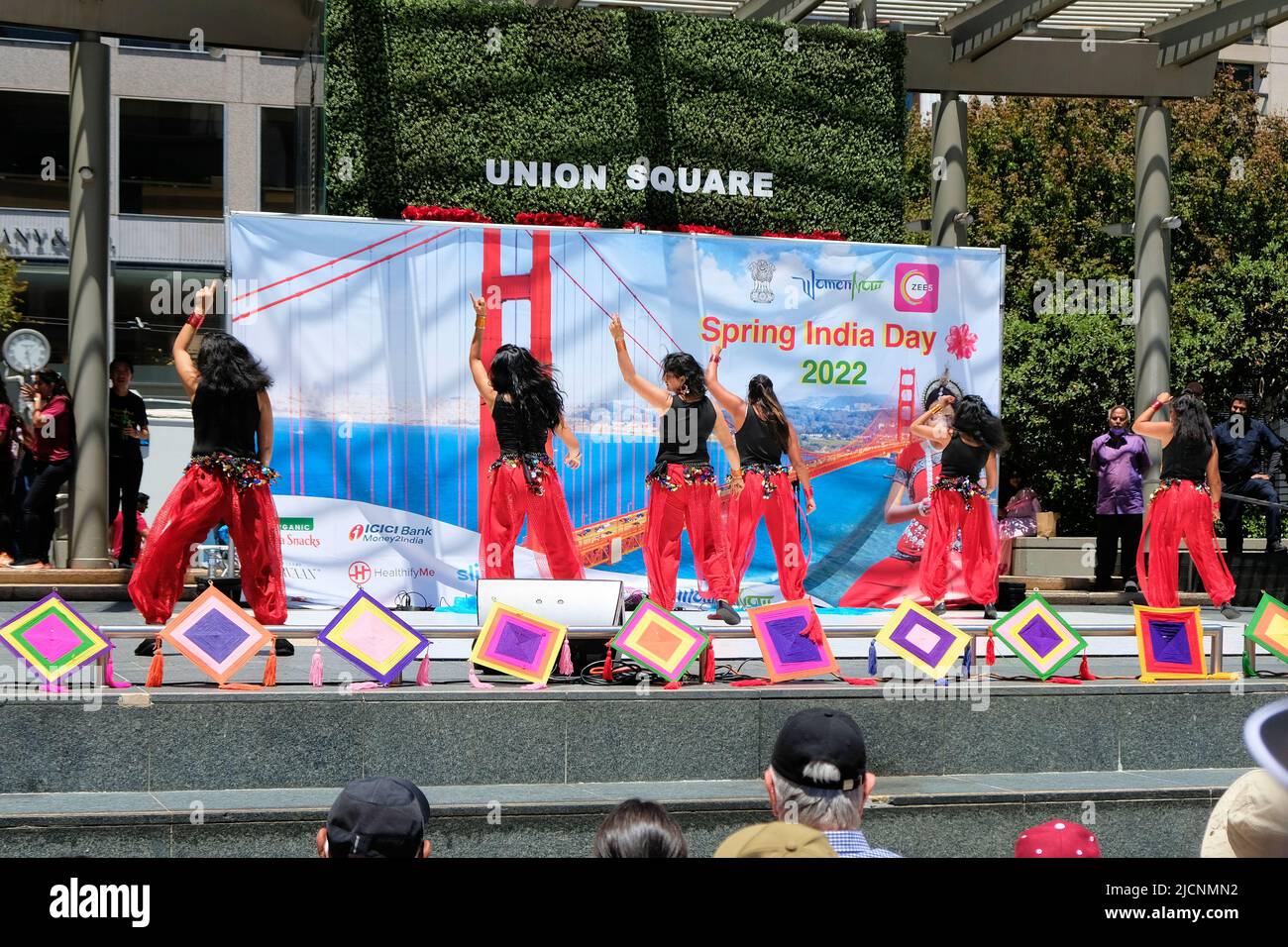 Artisti al Spring India Day 2022 presso Union Square nel centro di San Francisco, California, che celebrano la cultura indiana nella Bay Area. Foto Stock
