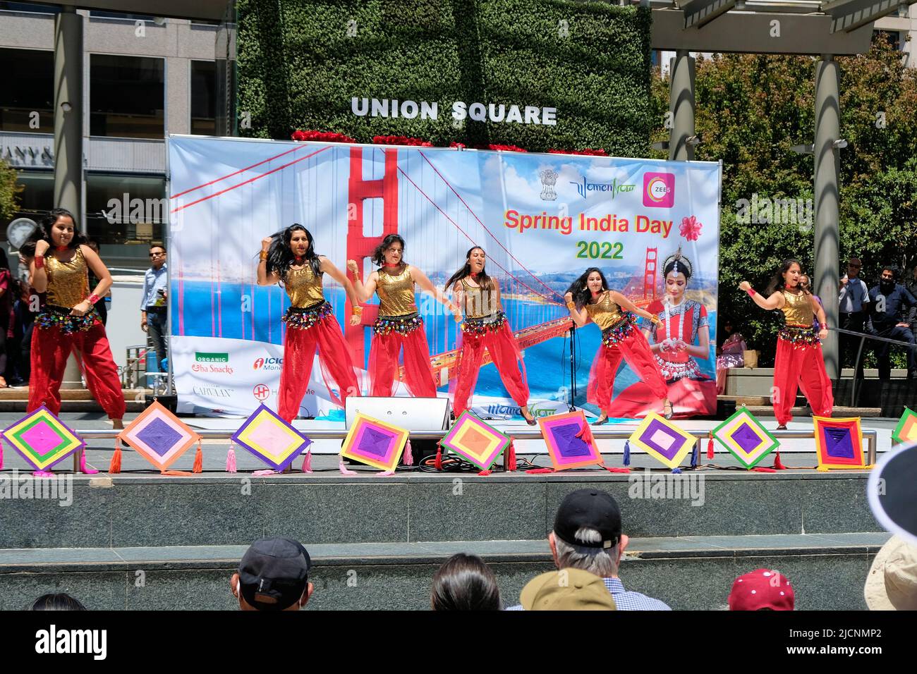 Artisti al Spring India Day 2022 presso Union Square nel centro di San Francisco, California, che celebrano la cultura indiana nella Bay Area. Foto Stock