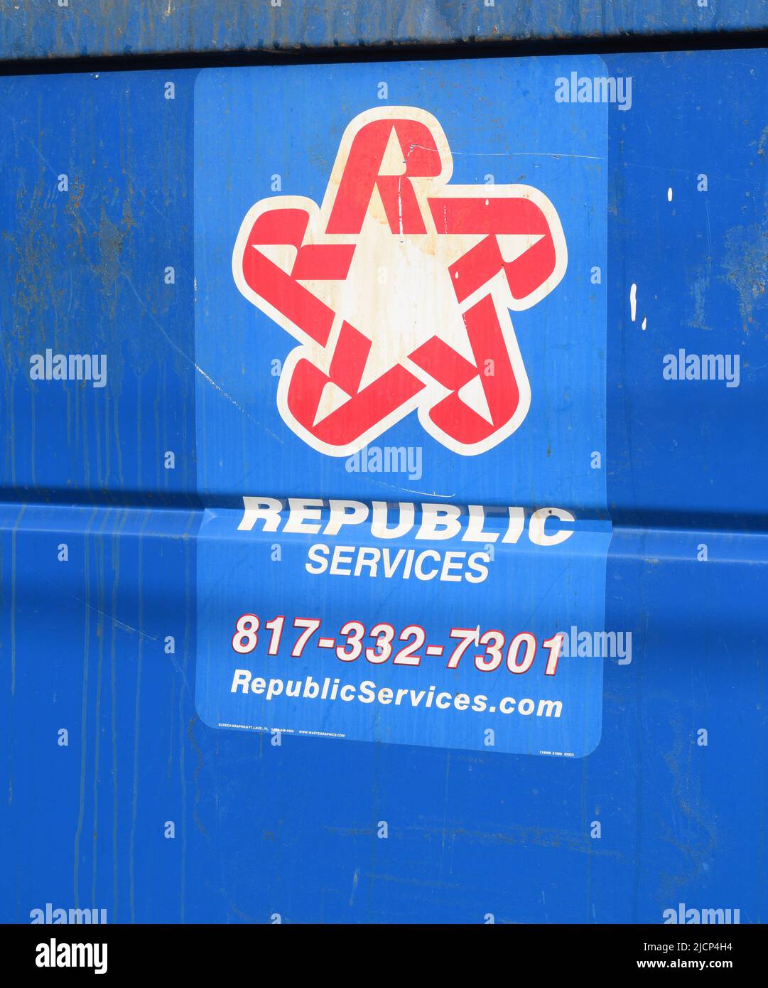 Primo piano di un cestino blu dei servizi della Repubblica Foto Stock