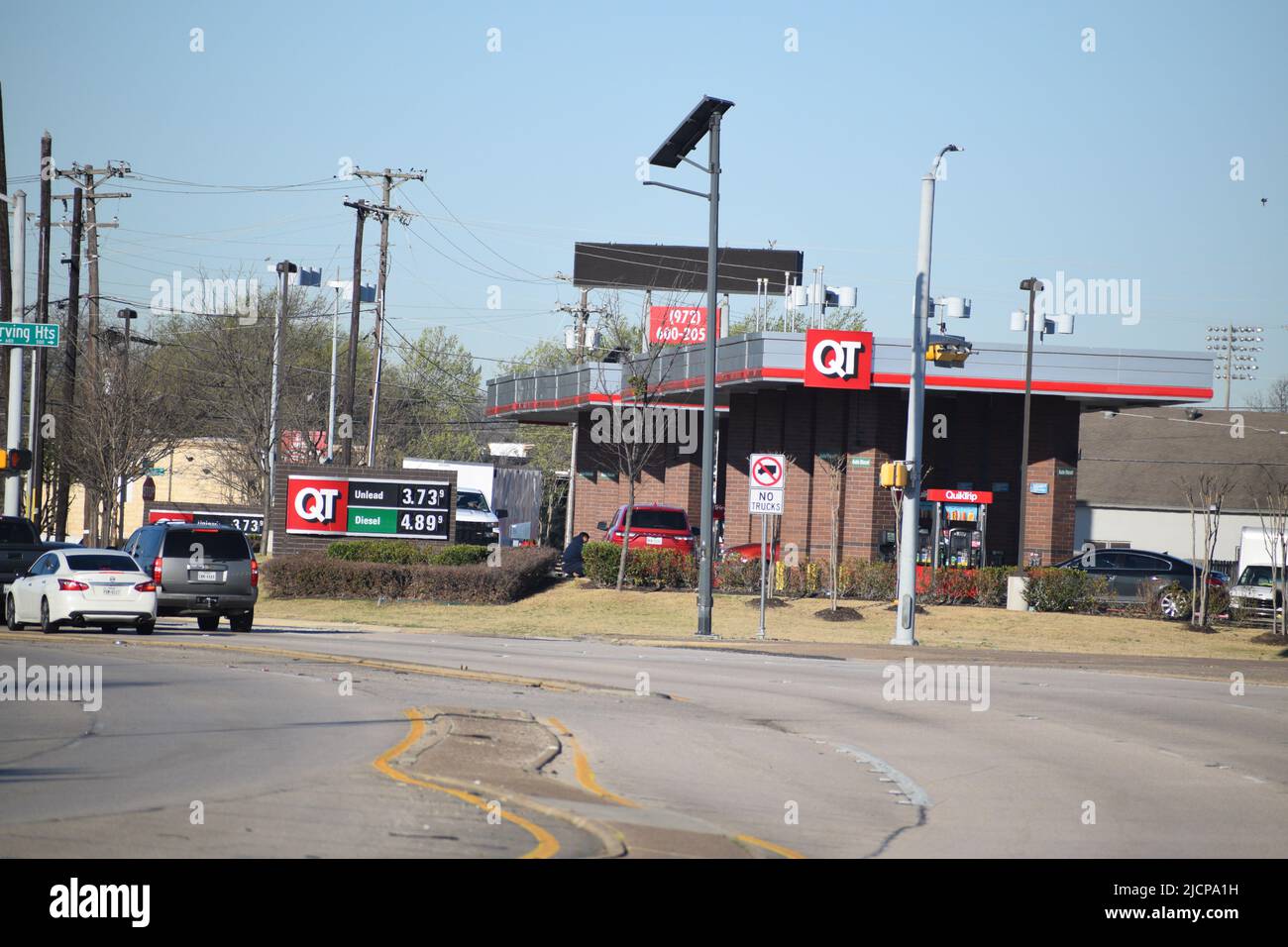 Un minimarket Quick Trip o QT e un distributore di benzina a Irving, Texas Foto Stock