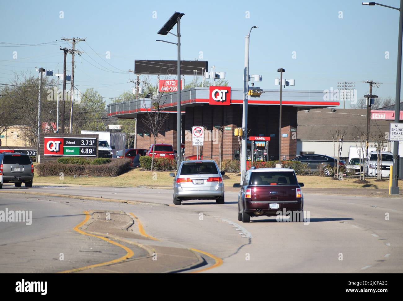 Un minimarket Quick Trip o QT e un distributore di benzina a Irving, Texas Foto Stock