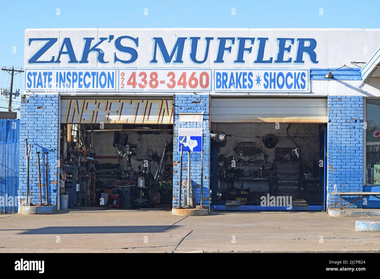 Zak's Muffler e negozio di riparazione auto a Irving, Texas Foto Stock