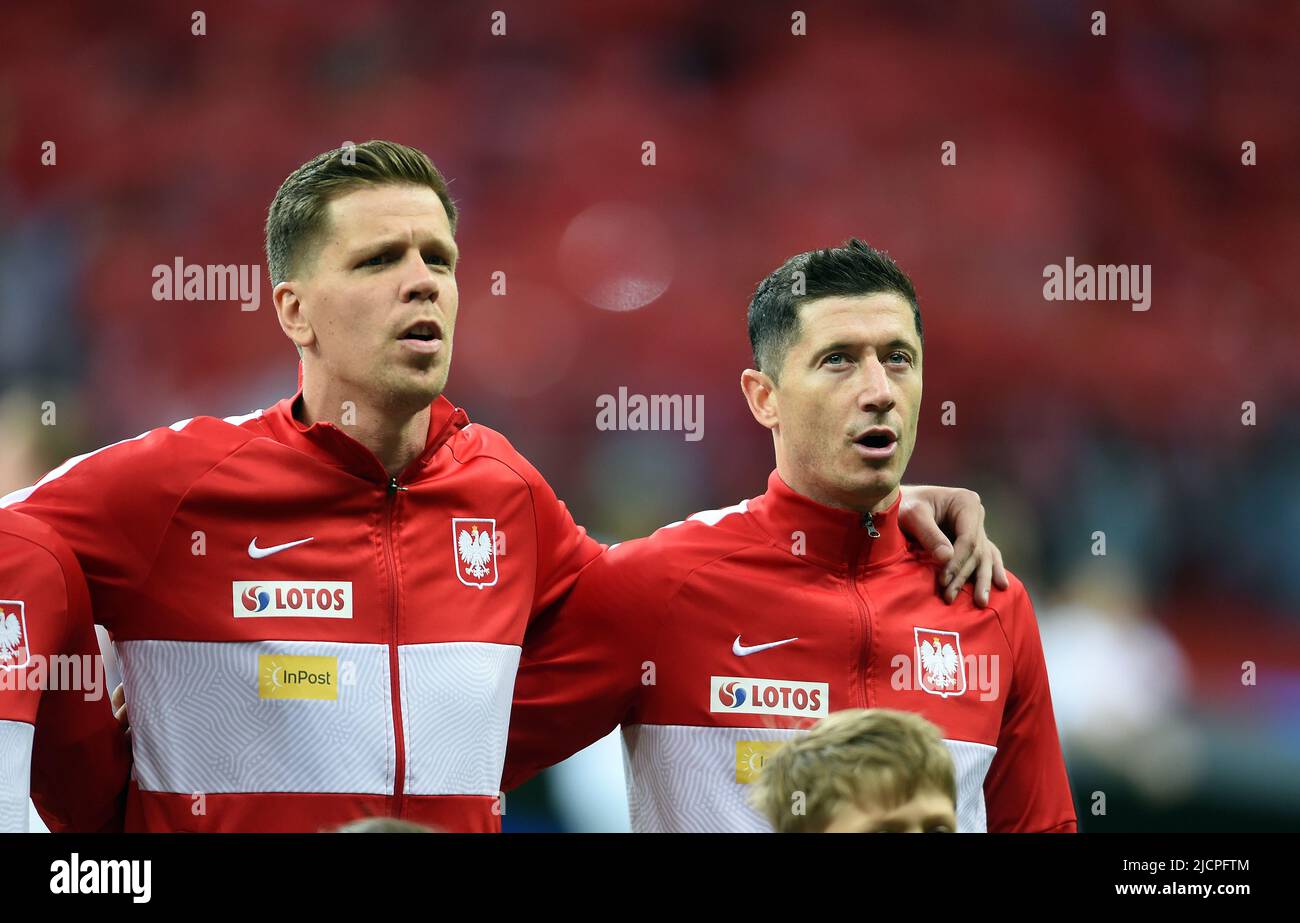 VARSAVIA, POLONIA - 14 GIUGNO 2022: Lega delle Nazioni UEFA 2023 Polonia - Belgio gioco o/p: Wojciech Szczesny (Polonia) Robert Lewandowski (Polonia) Foto Stock