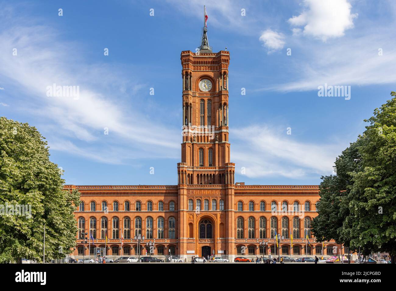 Il Rotes Rathaus (Municipio Rosso), sede del sindaco e del governo della città, Rathausstrasse, Berlino, Germania Foto Stock