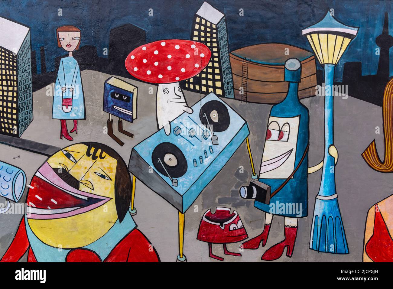 La Berlin East Side Gallery, arte di strada e murales sul muro di Berlino, Berlino, Germania, Europa Foto Stock