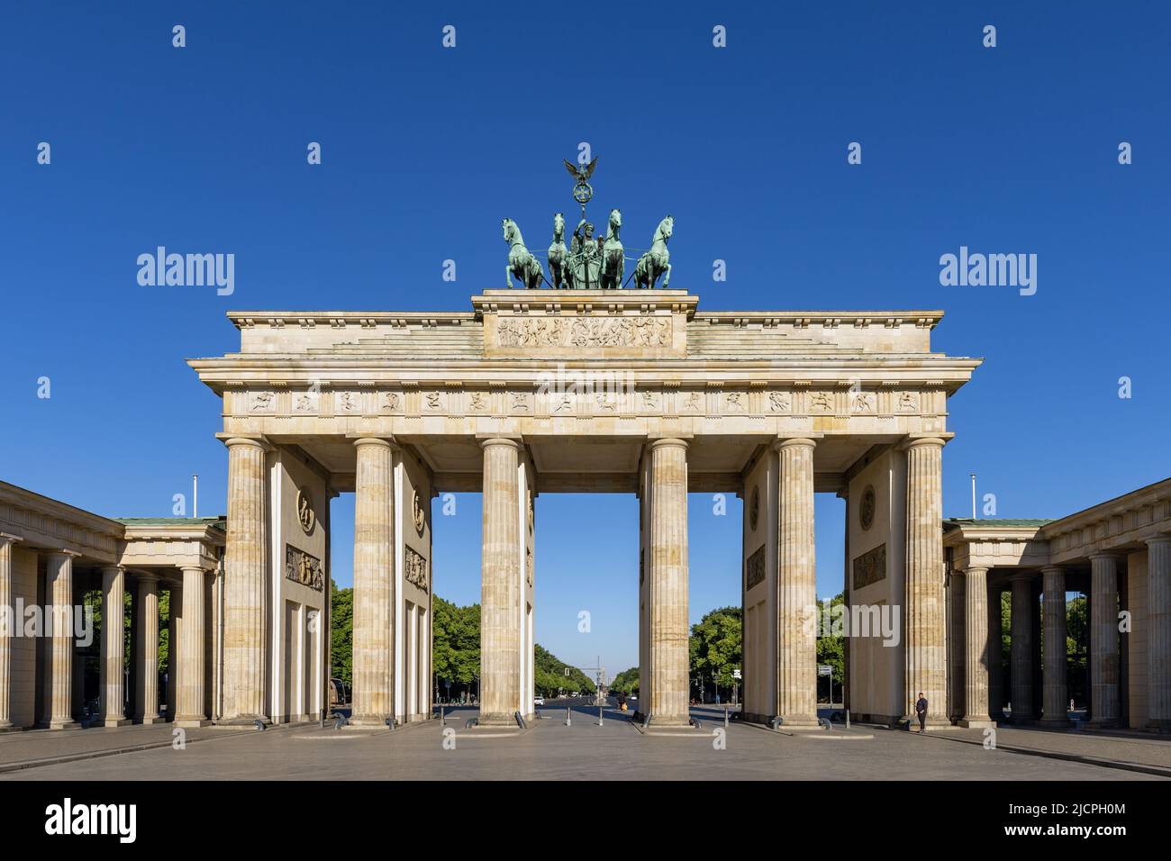 La porta di Brandeburgo, simbolo iconico di Berlino, la Germania. Foto Stock