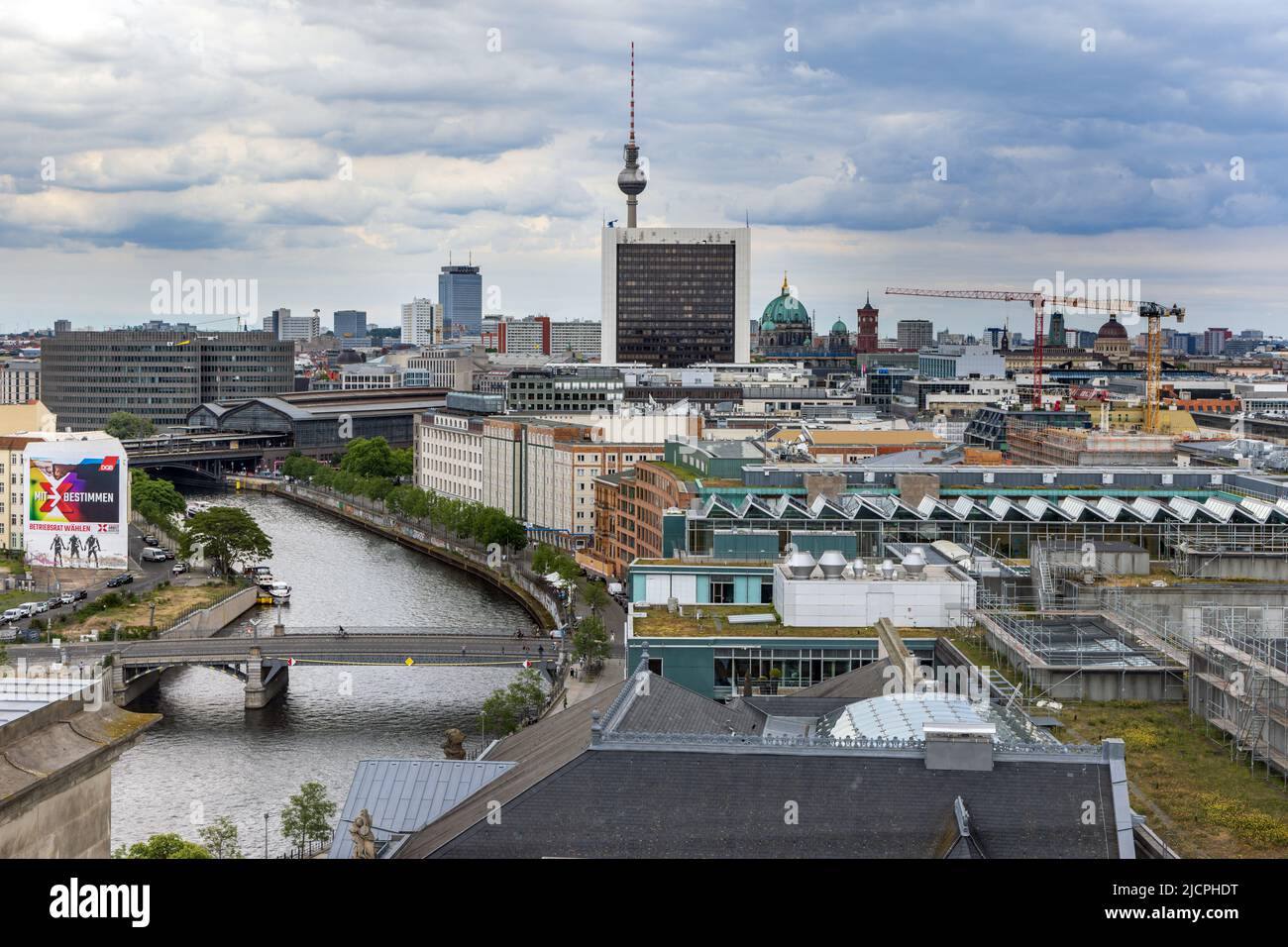 Vista sopraelevata su Berlino dal tetto dell'edificio del Reichstag, Berlino, Germania. Foto Stock