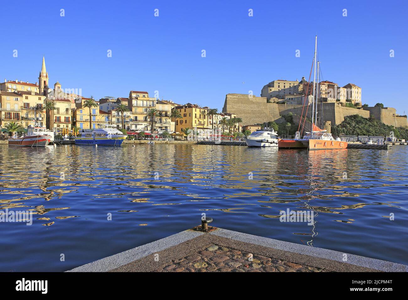 Francia, Corsica Calvi, la vista generale del porto turistico Foto Stock