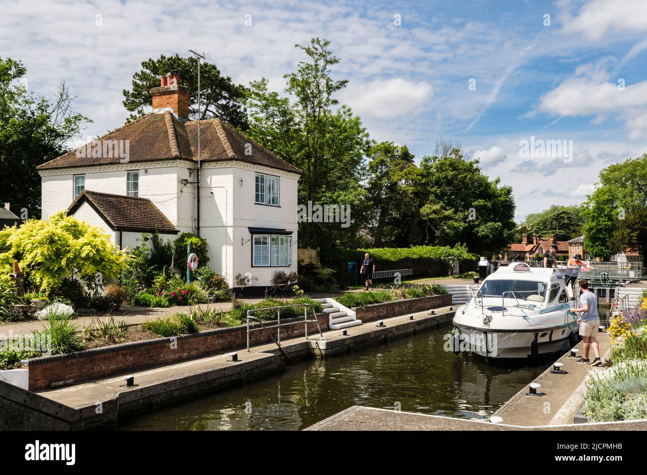 Barca a Marlow blocco sul Tamigi. Marlow, Buckinghamshire, Inghilterra, Regno Unito, Gran Bretagna Foto Stock