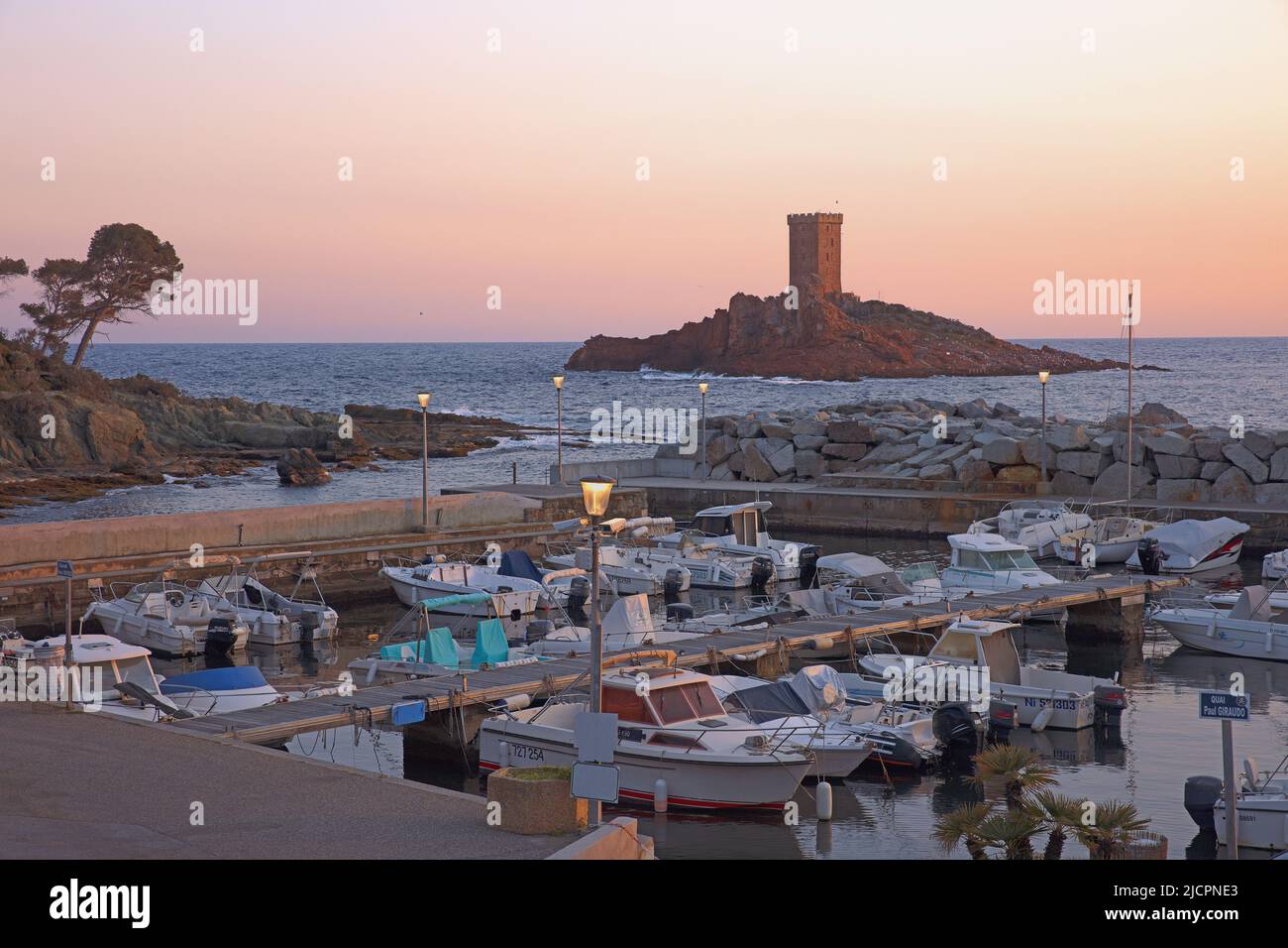 Francia, Var Saint Raphaël, le Dramont, le Port de Pêcheurs, l'Ile d'Or Foto Stock