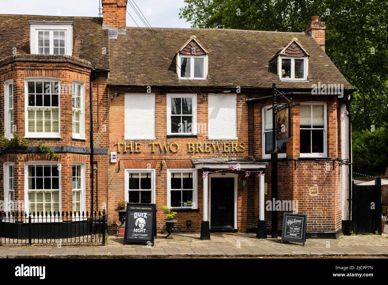 Il pub Two Brewers (1727) è uno dei più antichi di Marlow, Buckinghamshire, Inghilterra, Regno Unito, Gran Bretagna Foto Stock