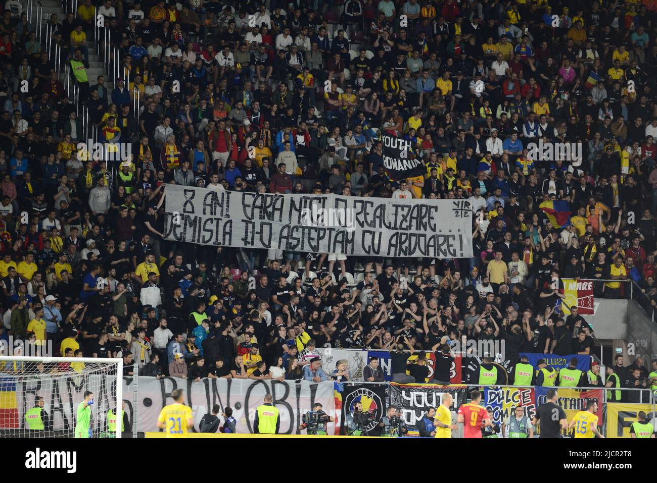 Spettatori rumeni durante la partita della UEFA Nations League tra Romania e Montenegro , 14.06.2022, Stadion Giulesti , Bucarest , Cristi Stavri Foto Stock