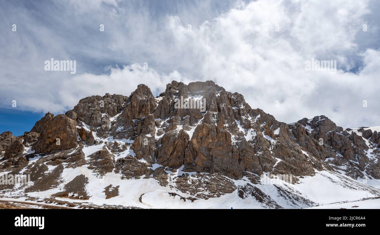 Vista panoramica delle cime rocciose dei Monti Taurus. Türkiye. Foto Stock