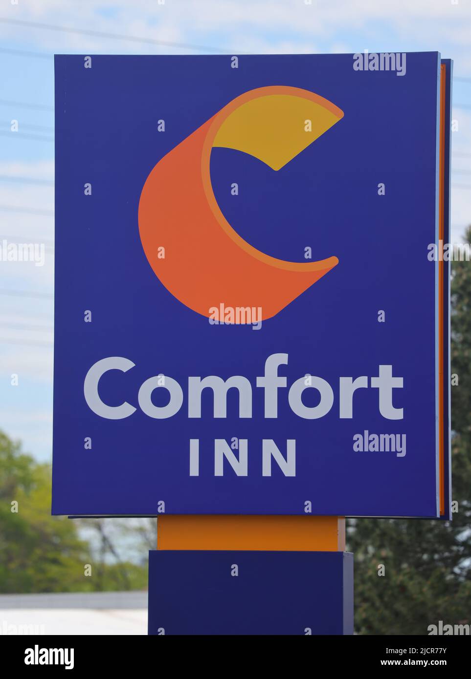 L'insegna del Comfort Inn Hotel si trova di fronte all'hotel. Il Comfort Inn e' una catena alberghiera di medie dimensioni parte dell'ospitalita'. HALIFAX, NOVA SCOTIA, CANADA - GIUGNO 22 Foto Stock