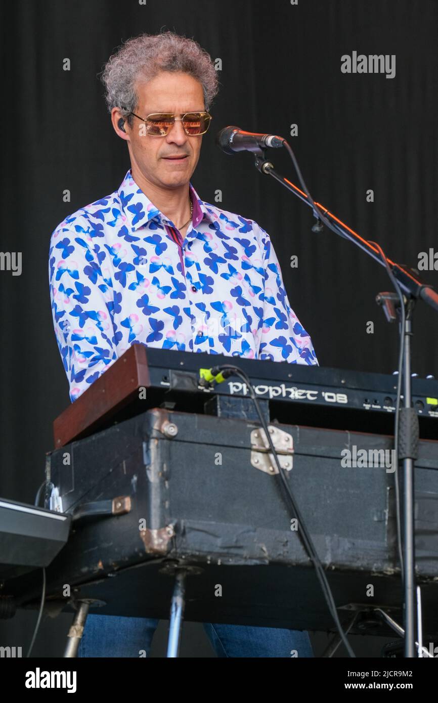 Mike Lindup di livello 42 si esibisce al Cambridge Club Festival di Childerley Orchard, Cambridge, Regno Unito. Giugno 10, 2022 Foto Stock