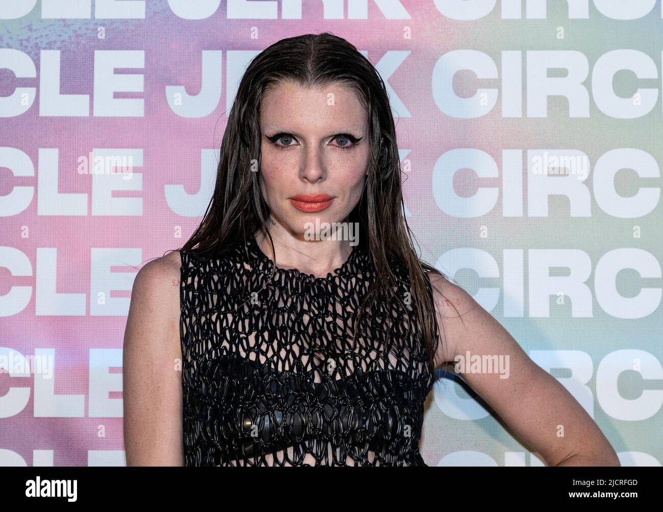 14 giugno 2022, New York, New York, Stati Uniti d'America: Juila Fox vestito di lattice di Kasia Kucharska frequenta la notte di apertura di Circle Jerk al Connelly Theatre (Credit Image: © Lev Radin/Pacific Press via ZUMA Press Wire) Foto Stock