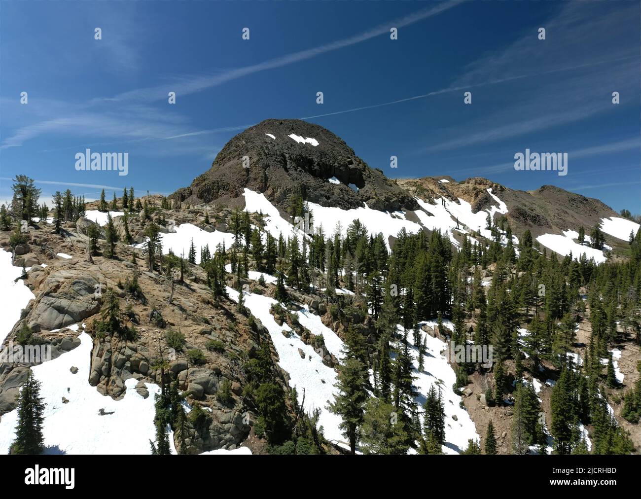Alte montagne della Sierra vicino a Markleeville, California. Kinney Lake, Lake Alpine e Ebbets Peak sono mostrati. Foto Stock