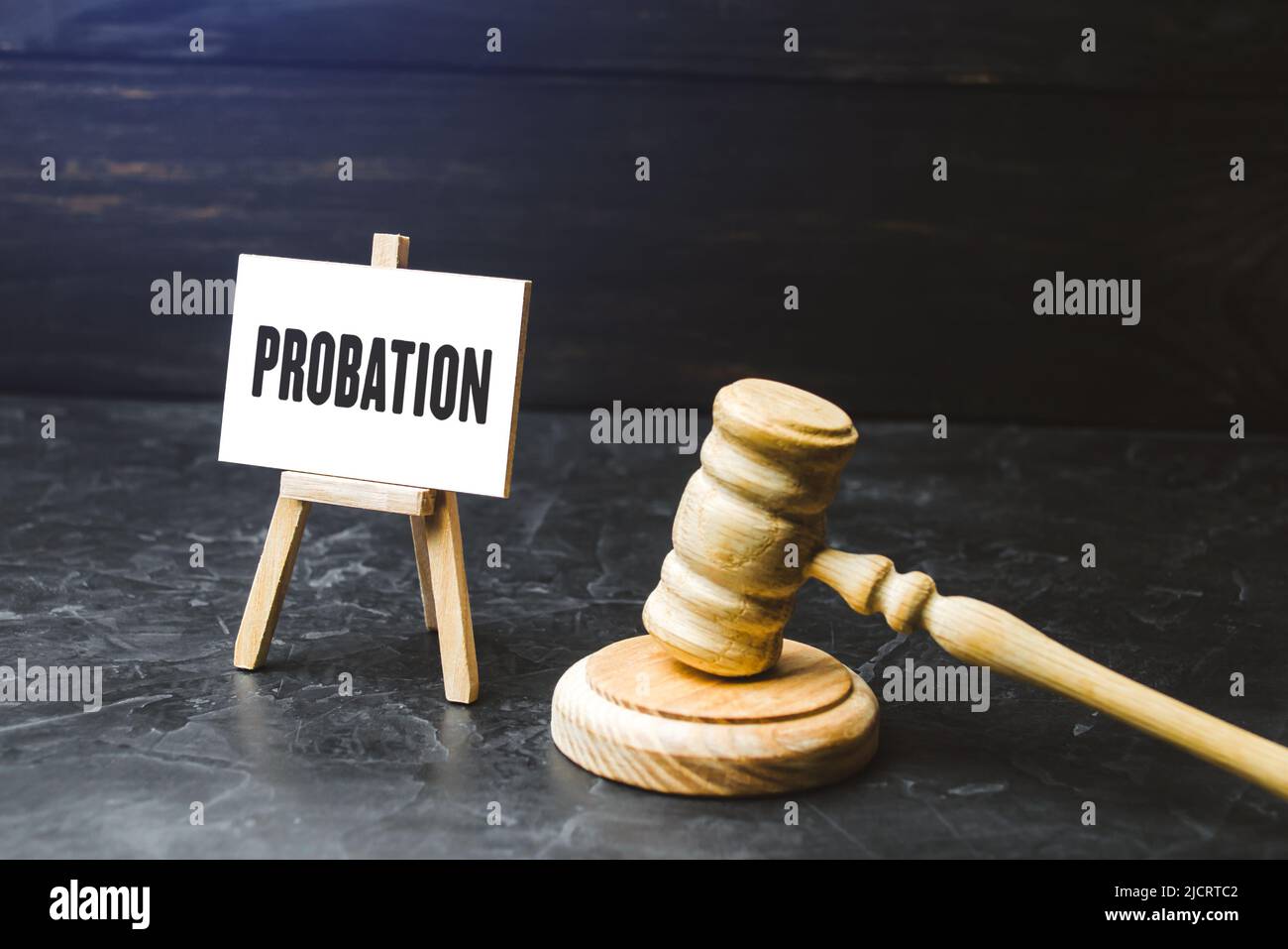 Probazione e Gavel del giudice. Esame di una domanda di rilascio anticipato dall'incarcerazione. Tutela dei diritti dei lavoratori. Periodo di prova. Performan Foto Stock