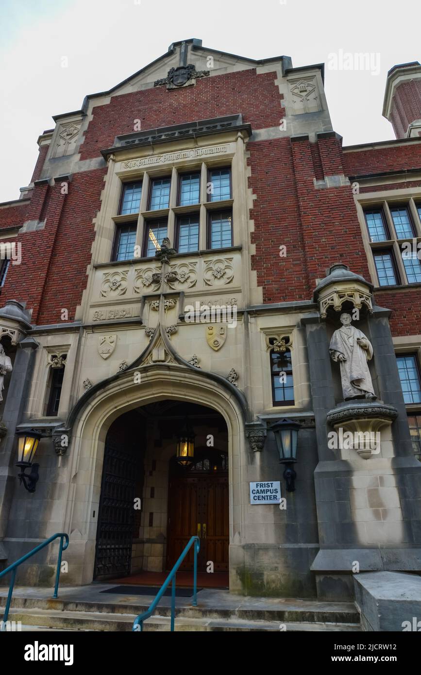 PRINCETON, NJ USA - NOVENBER 12, 2019: Un edificio storico nel campus della Princeton University a Princeton, New Jersey Foto Stock