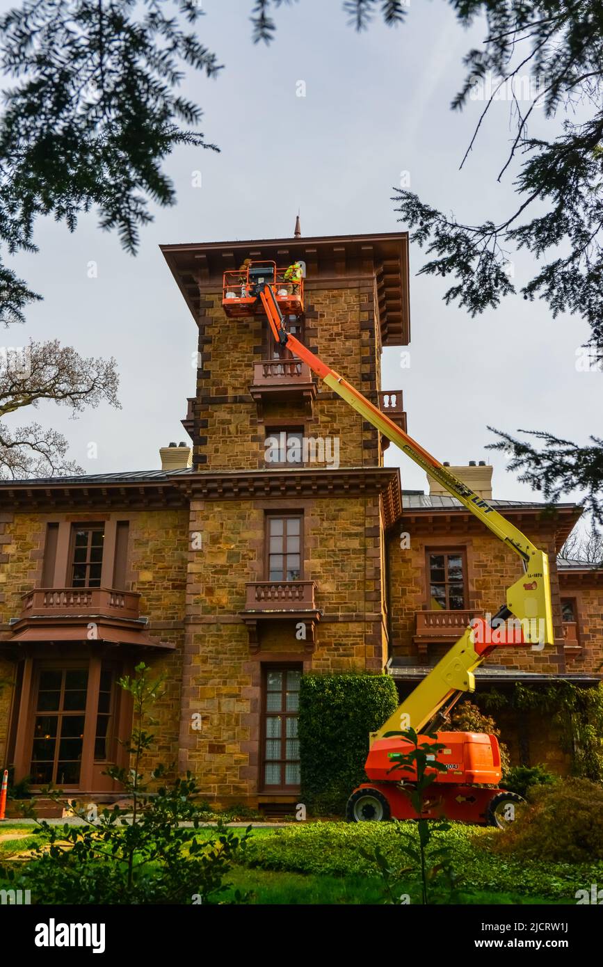 PRINCETON, NJ USA - NOVENBER 12, 2019: Riparazione della parete frontale dell'edificio. Princeton University è un'università privata della Ivy League nel New Jersey Foto Stock