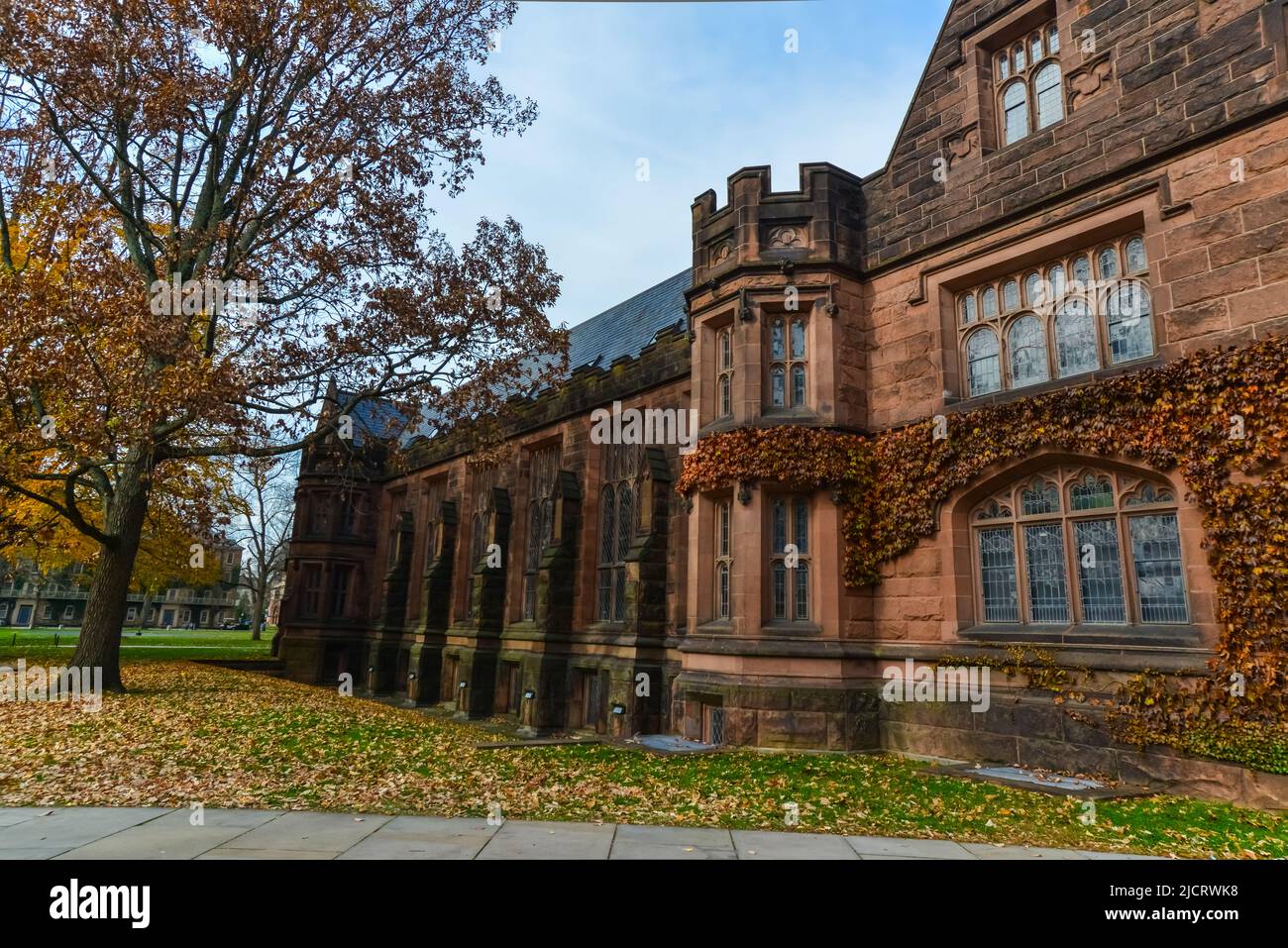 PRINCETON, NJ USA - NOVENBER 12, 2019: Vista della facciata dell'East Pyne Building nel campus della Princeton University, New Jersey, USA Foto Stock