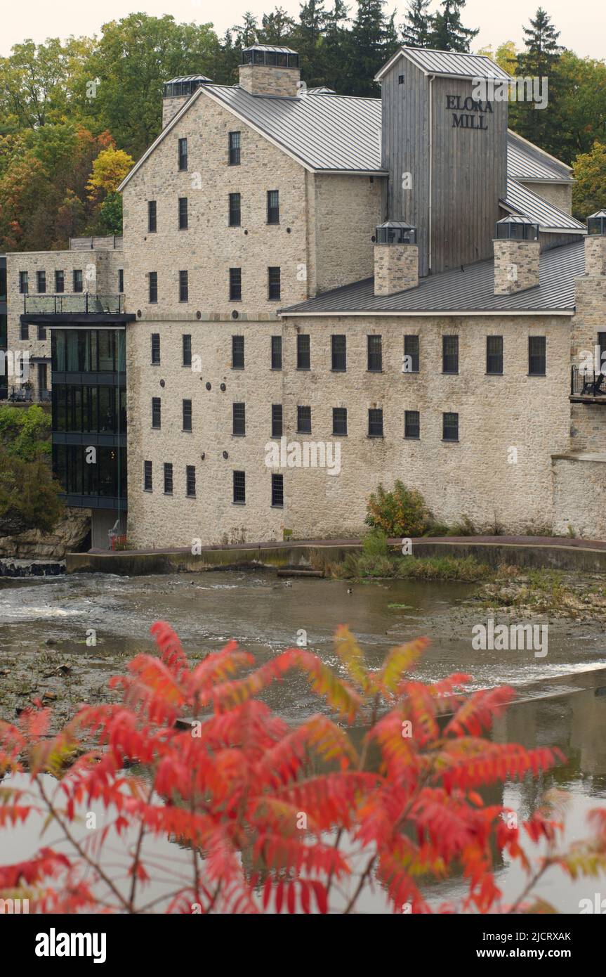 Elora Mill Hotel and Spa, arroccato sulla gola di Elora sulle rive del Grand River, Elora, Ontario, Canada Foto Stock