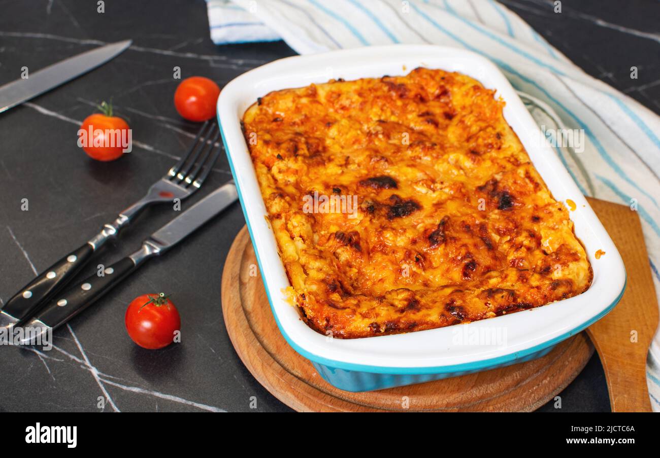 Lasagne tradizionali italiane con carne macinata e formaggio. Foto Stock