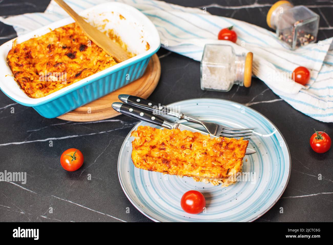 Lasagne tradizionali italiane con carne macinata e formaggio. Foto Stock