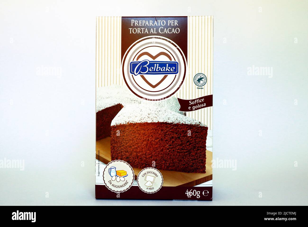 Belbake preparato per la torta al cioccolato in spugna venduta dalla catena  Lidl Supermarket Foto stock - Alamy