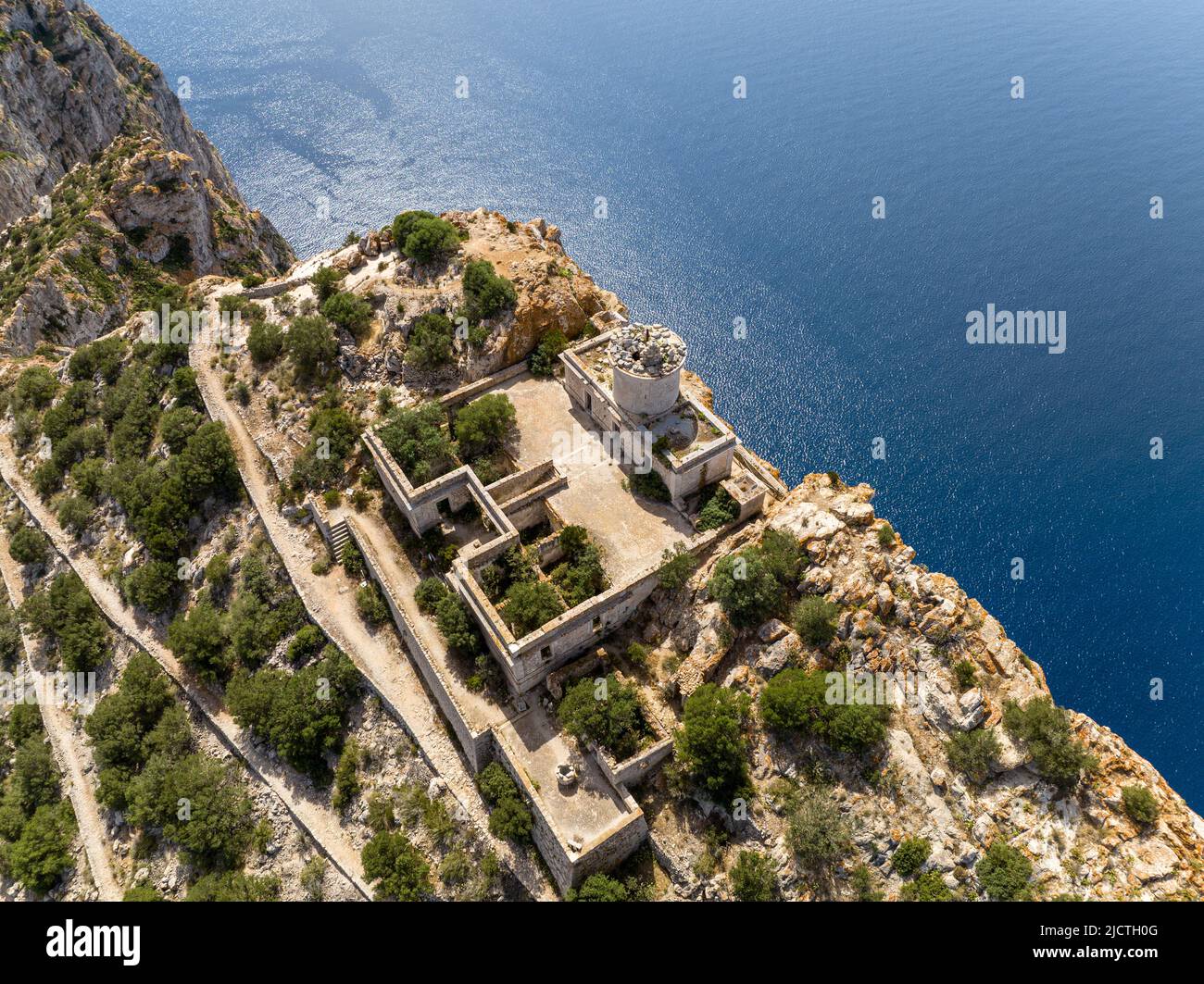 Mirador del far Vell Mallorca.is a hiking destinations for tourists located in Parc Natural SA Dragonera, Aerial view. Foto Stock