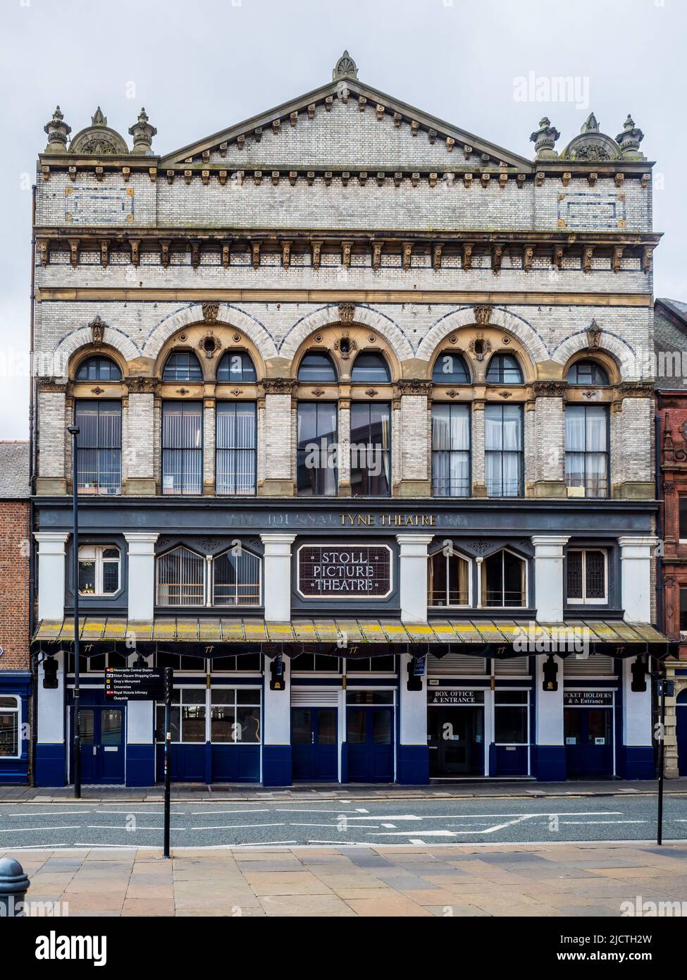 Il teatro Tyne e l'Opera House di Newcastle upon Tyne. Il Teatro ha aperto nel 1867. Grado i elencato. Ex Stoll Picture Theatre cartello. Foto Stock