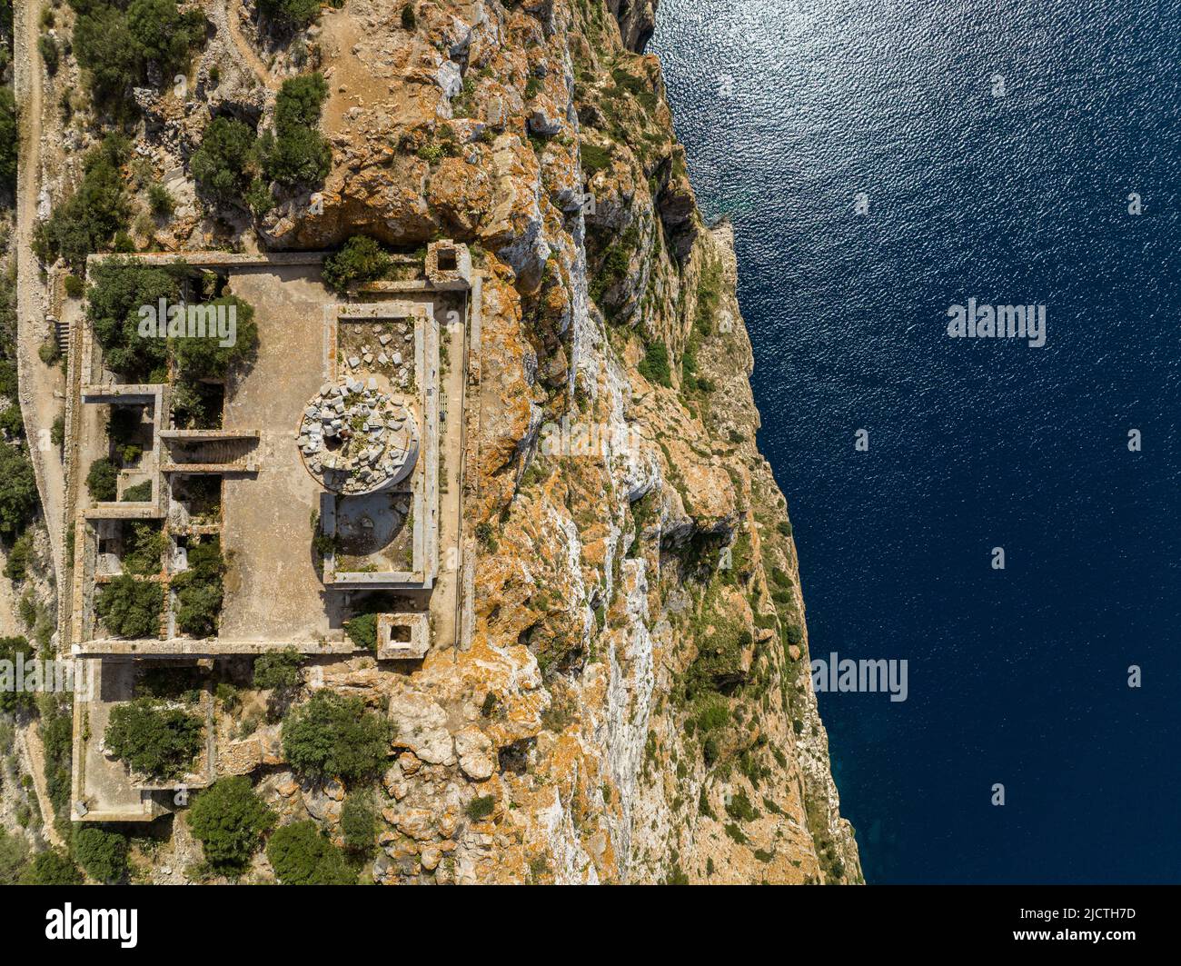 Mirador del far Vell Mallorca.is a hiking destinations for tourists located in Parc Natural SA Dragonera, Aerial view. Foto Stock