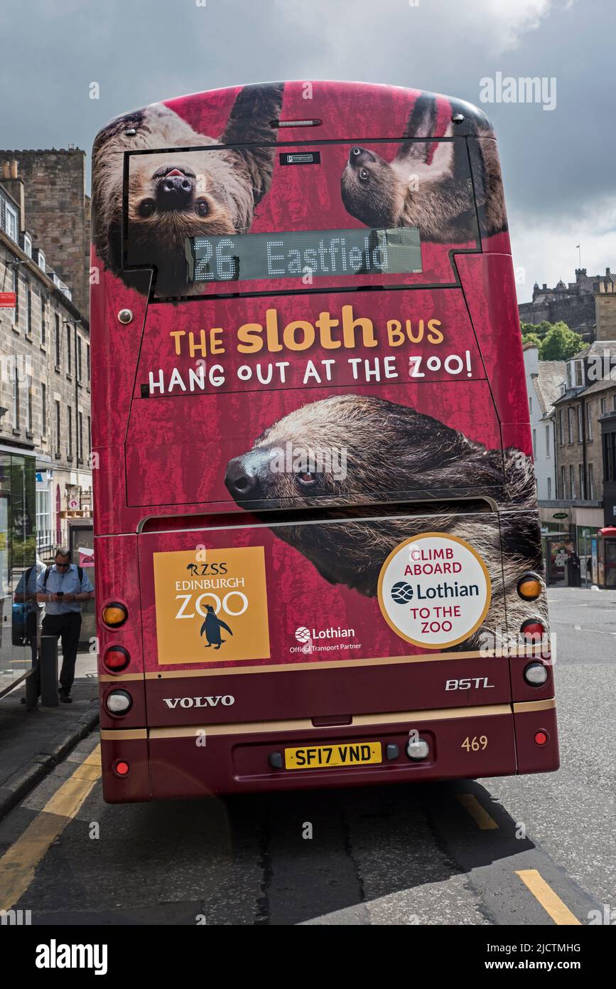Sloth Bus, lo zoo di Edimburgo, presenta delle slots sul retro di un autobus Lothian su Federeick Street, Edimburgo, Scozia, Regno Unito. Foto Stock