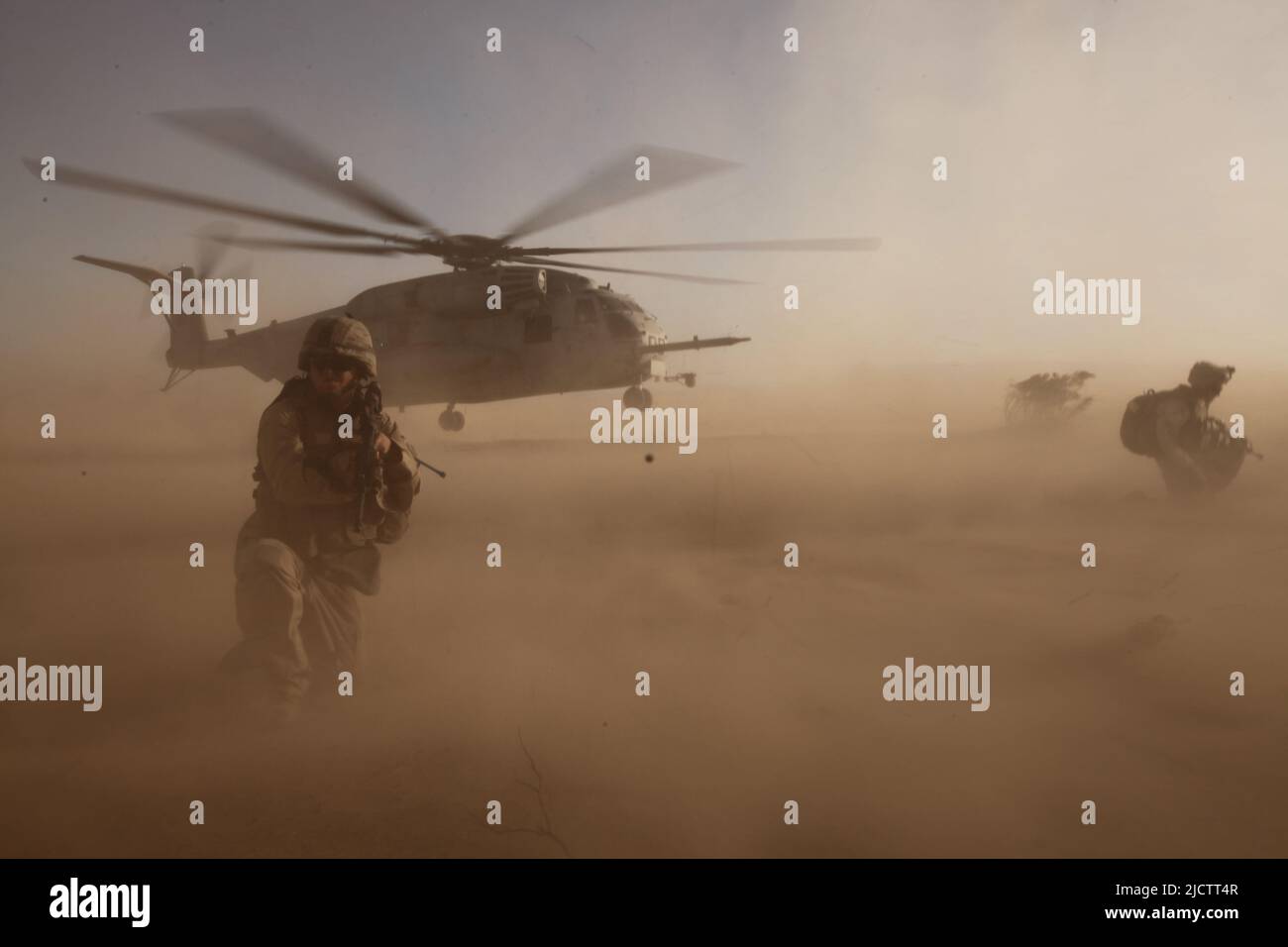 Marines DEGLI STATI UNITI in pattuglia a Kajaki, provincia di Helmond, Afghanistan. Foto Stock