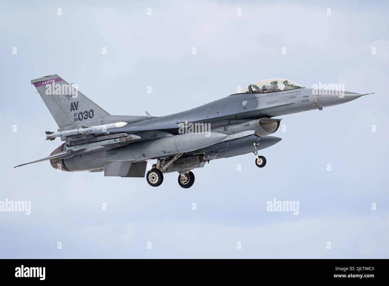 Un jet da caccia F-16 della 31st Fighter Wing dalla base aerea di Aviano dell'aeronautica degli Stati Uniti. Foto Stock
