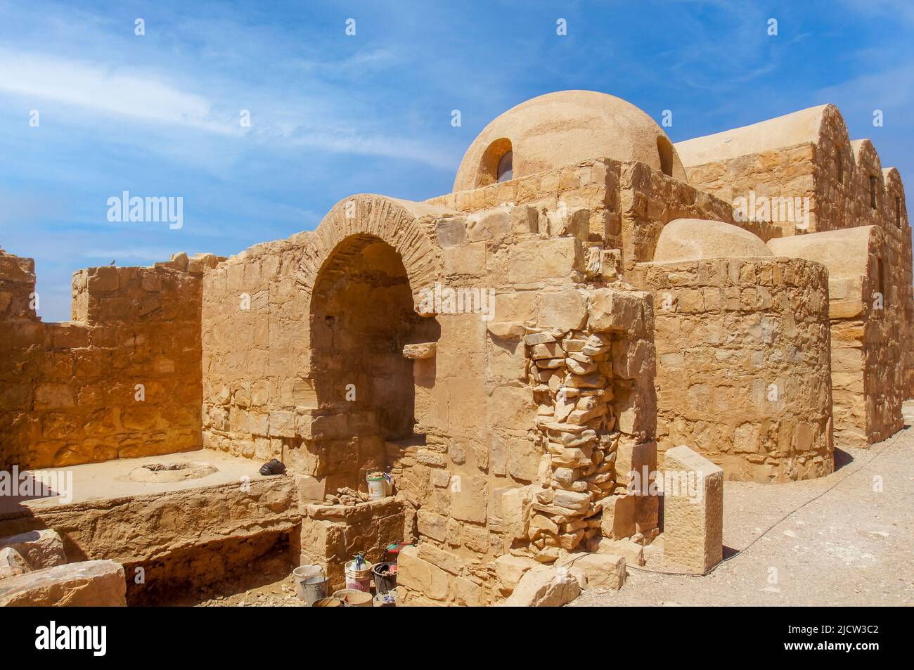 Qusayr 'Amra è il più noto dei castelli del deserto situato nel deserto orientale della Giordania Foto Stock