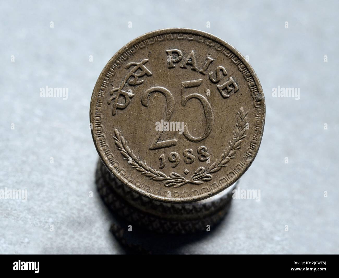 06 11 2022 India Republic Twenty Five Paise Type 2 Coin Studio colpo Lokgram Kalyan Maharashtra India. Foto Stock