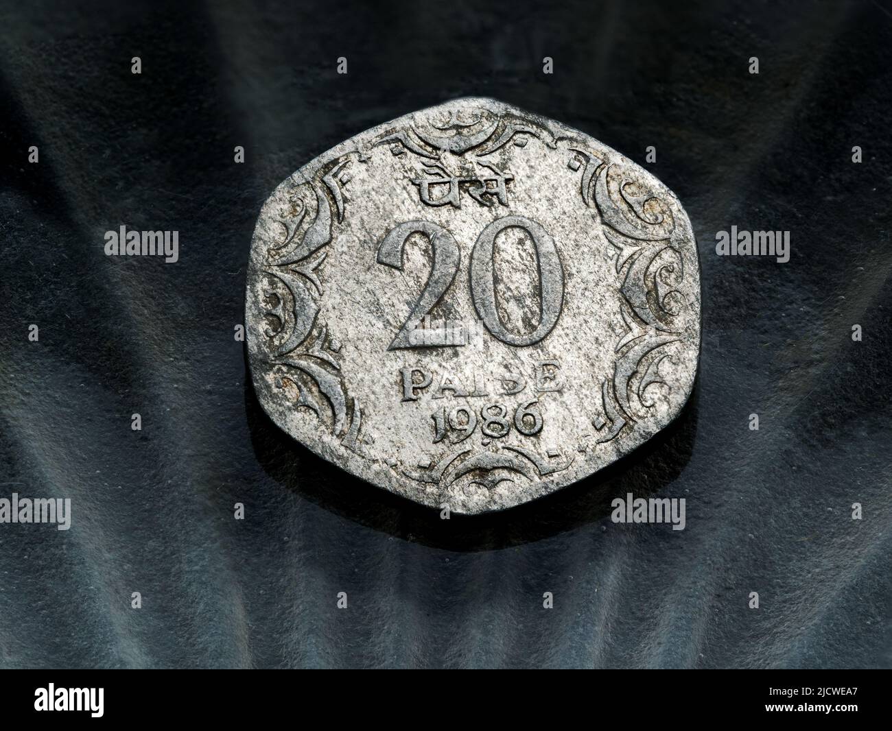 06 11 2022 Vintage Twenty Paise Aluminium Coin of india Studio girato Lokgram Kalyan Maharashtra India. Foto Stock