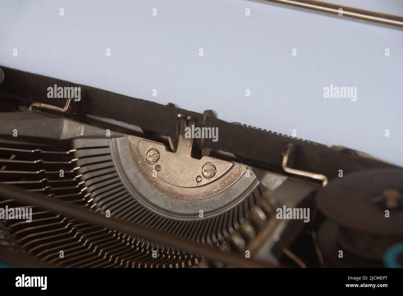 Vista selettiva di una vecchia macchina da scrivere di colore vintage. Spazio di copia. Foto Stock