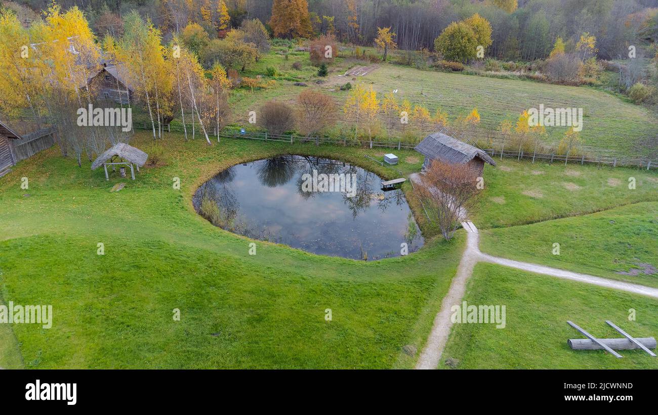 Colpo di drone del laghetto. Alta qualità Foto Stock