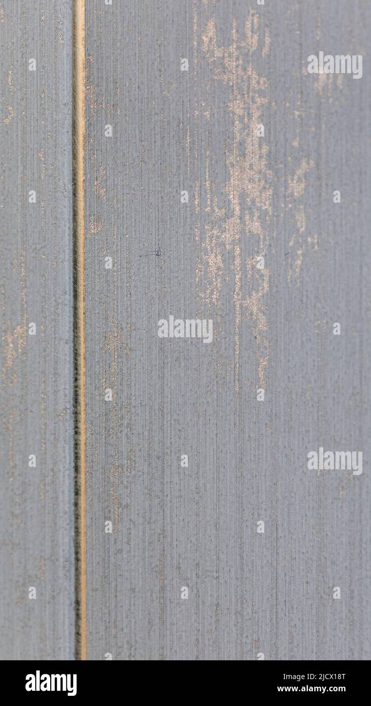 Vintage cornice in legno con patina d'oro, baguette come sfondo, fuoco selettivo Foto Stock