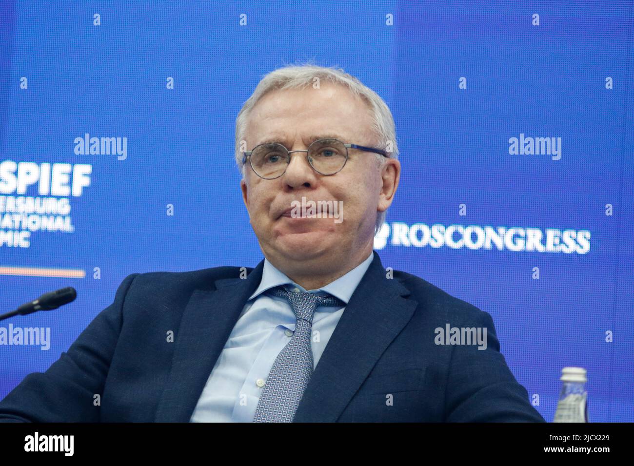 San Pietroburgo, Russia. 15th giugno 2022. Viacheslav Fetisov, Vice della Duma di Stato dell'Assemblea Federale della Federazione Russa, Ambasciatore di buona volontà, programma delle Nazioni Unite per l'ambiente (UNEP), Presidente della Società tutta russa per la conservazione della natura alla sessione 'SVILUPPO SOSTENIBILE COME IDEA UNIFICANTE PER I GIOVANI DEL MONDO. L'ORDINE DEL GIORNO del 2050" nel quadro del Forum economico internazionale di San Pietroburgo del 2022 (SPIEF 2022). Credit: SOPA Images Limited/Alamy Live News Foto Stock