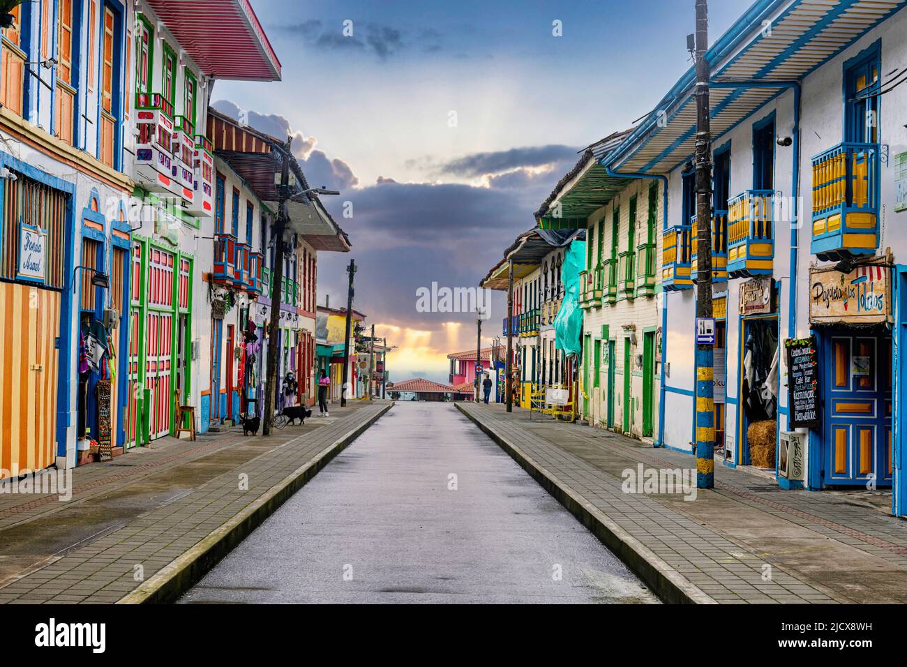Case colorate a Filandia, patrimonio dell'umanità dell'UNESCO, Paesaggio culturale del caffè, Colombia, Sud America Foto Stock