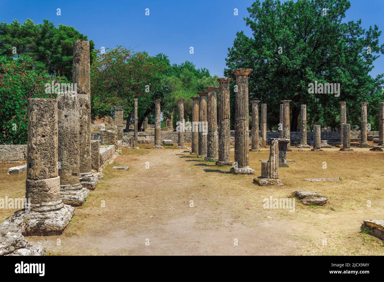 Antica Olimpia, Palaestra area archeologica rovine con vista colonne, patrimonio dell'umanità dell'UNESCO, Grecia, Europa Foto Stock