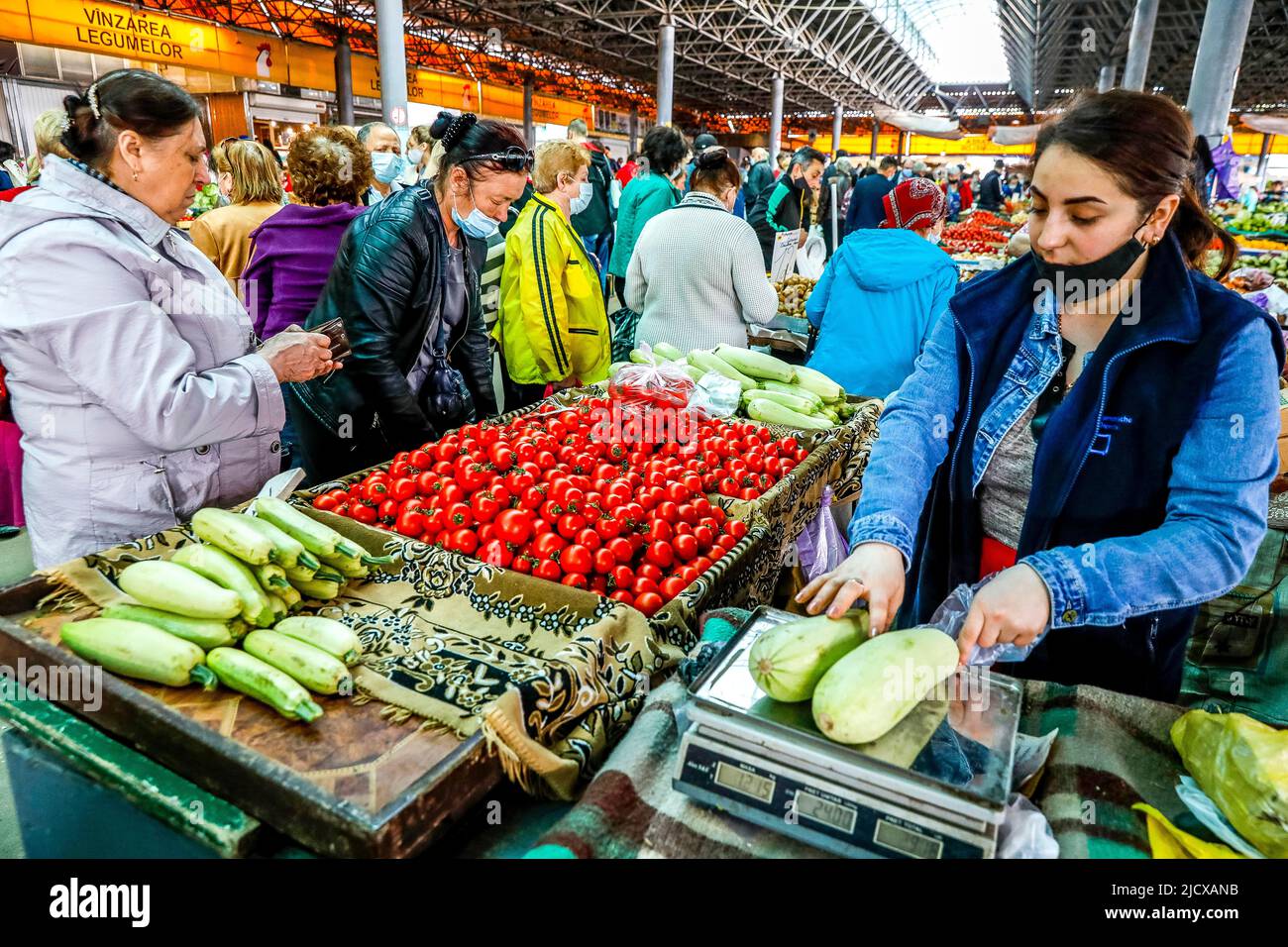 Mercato centrale di Chisinau, Chisinau, Moldavia, Europa Foto Stock