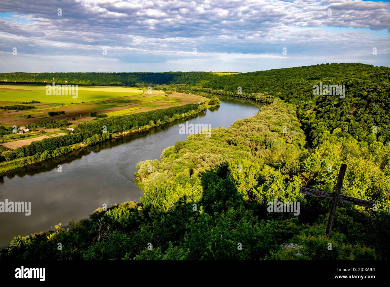 Vista sul fiume Dniestr e l'Ucraina da Soroca, Moldavia, Europa Foto Stock