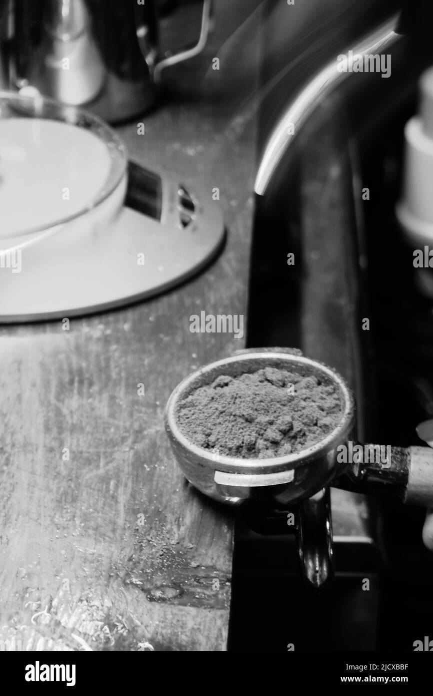 Vista ravvicinata del caffè stampato dal barista Foto Stock