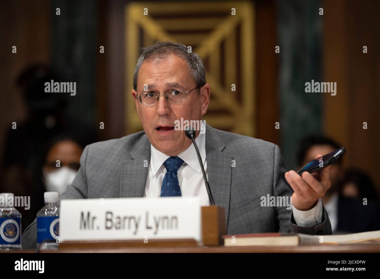 Washington, Stati Uniti d'America. 15th giugno 2022. Barry Lynn, direttore esecutivo dell'Open Markets Institute, testimonia durante il sottocomitato giudiziario del Senato sulla politica della concorrenza, l'antitrust e l'audizione dei diritti dei consumatori di esaminare l'impatto del consolidamento su famiglie e consumatori, concentrandosi sulla formula del bambino e oltre, su Capitol Hill a Washington, DC, mercoledì 15 giugno 2022. Credit: CNC/CNC/Sipa USA Credit: Sipa USA/Alamy Live News Foto Stock