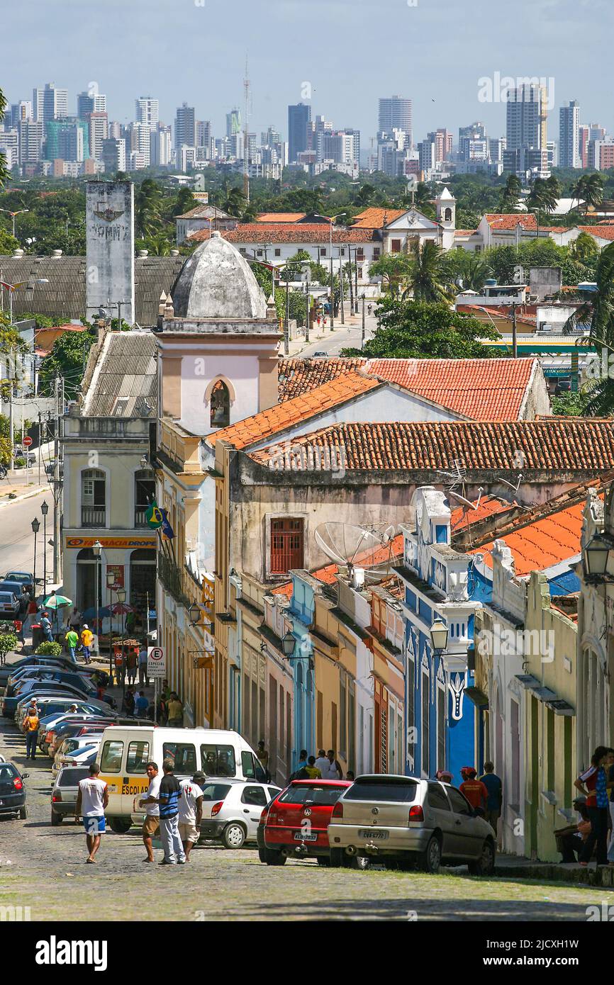Brasile, Olinda parte della vecchia città coloniale Olinda con nelle spalle la città Recife. Foto Stock