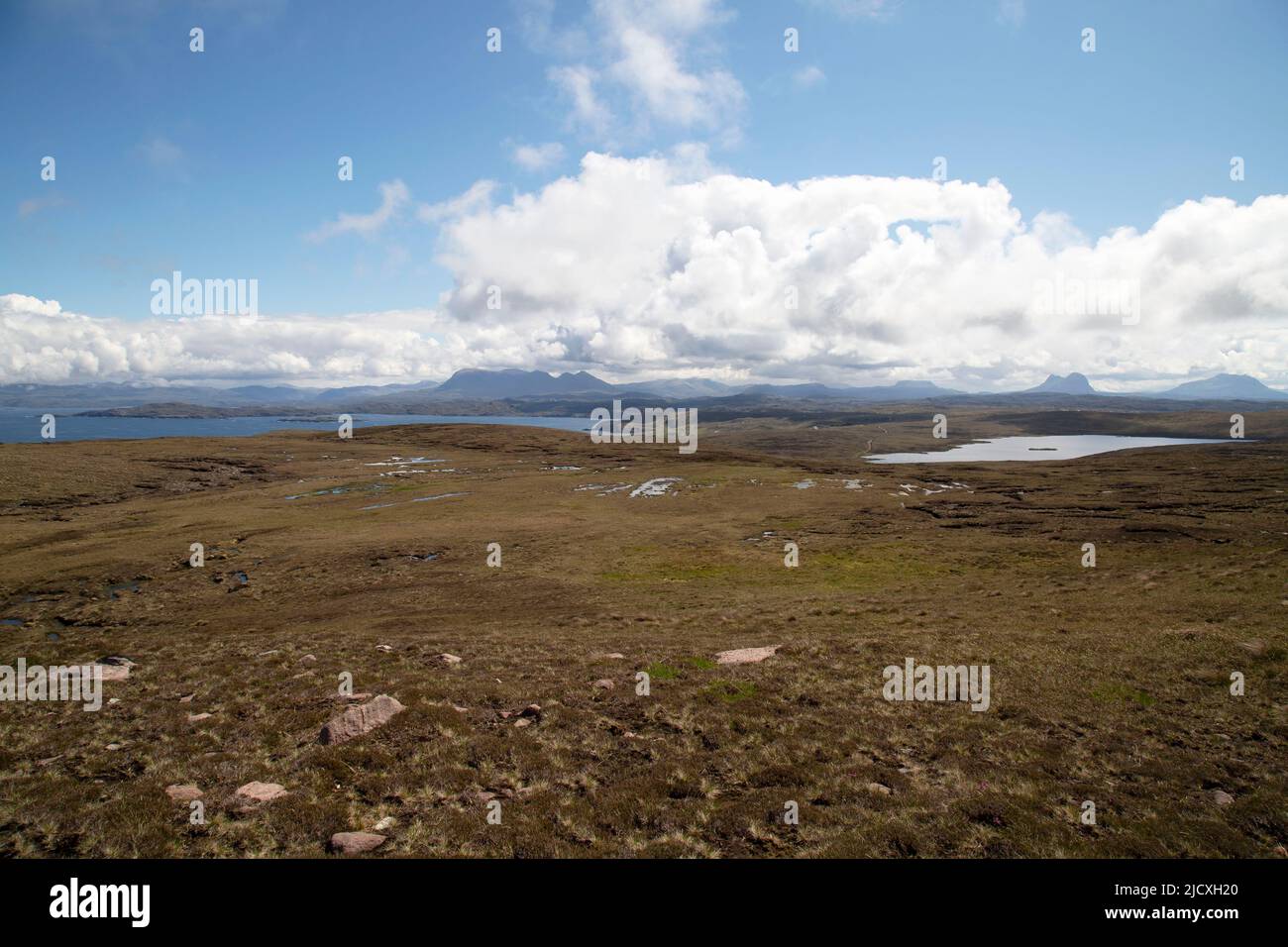 Vista dalla penisola di Stoer verso il monte Quinag, Scozia Foto Stock